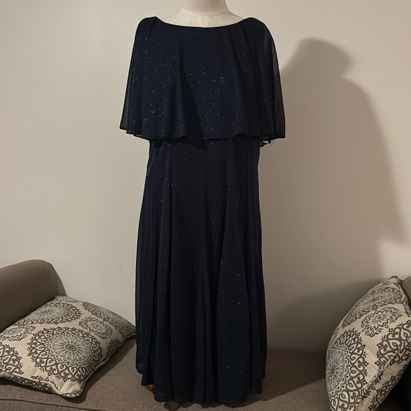 NWT Size 18 J Taylor Gown - Picture 1 of 3